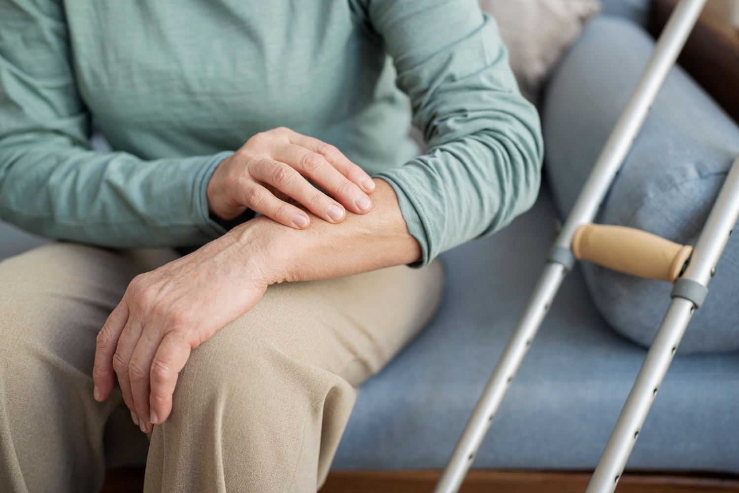 Image of an elderly person having joint pains, also known as arthritis