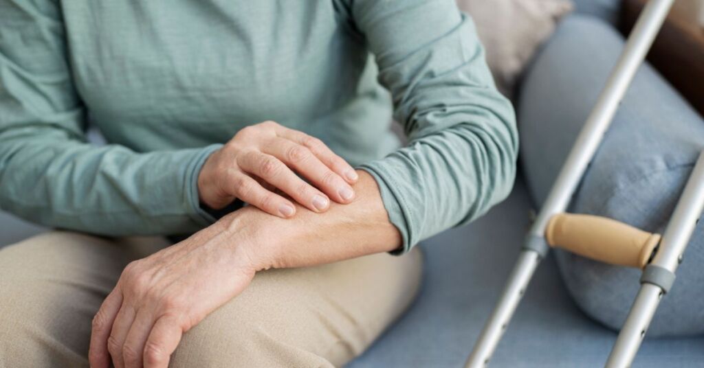 Image of an elderly person having joint pain