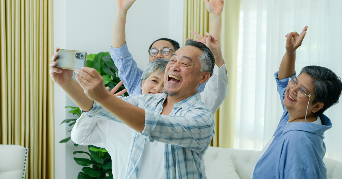 Image of a group of elderly people enjoying and having fun together at the senior daycare