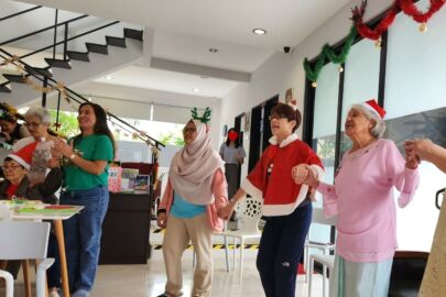 At Oretha's Senior Daycare, seniors have daily opportunities to socialize, share stories, and form meaningful friendships.