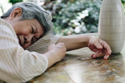 Image of an elderly person experiencing sundowning symptoms